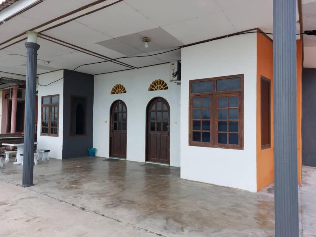 Rumah Rehat Qnm Holidays كُوالا تيرينغانو المظهر الخارجي الصورة